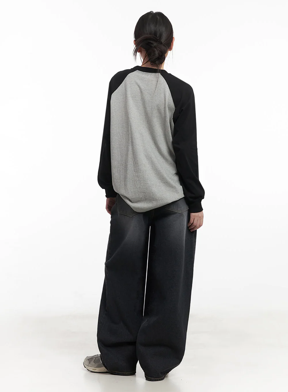 24 Graphic Long-Sleeve T-Shirt IM528 - Image 11