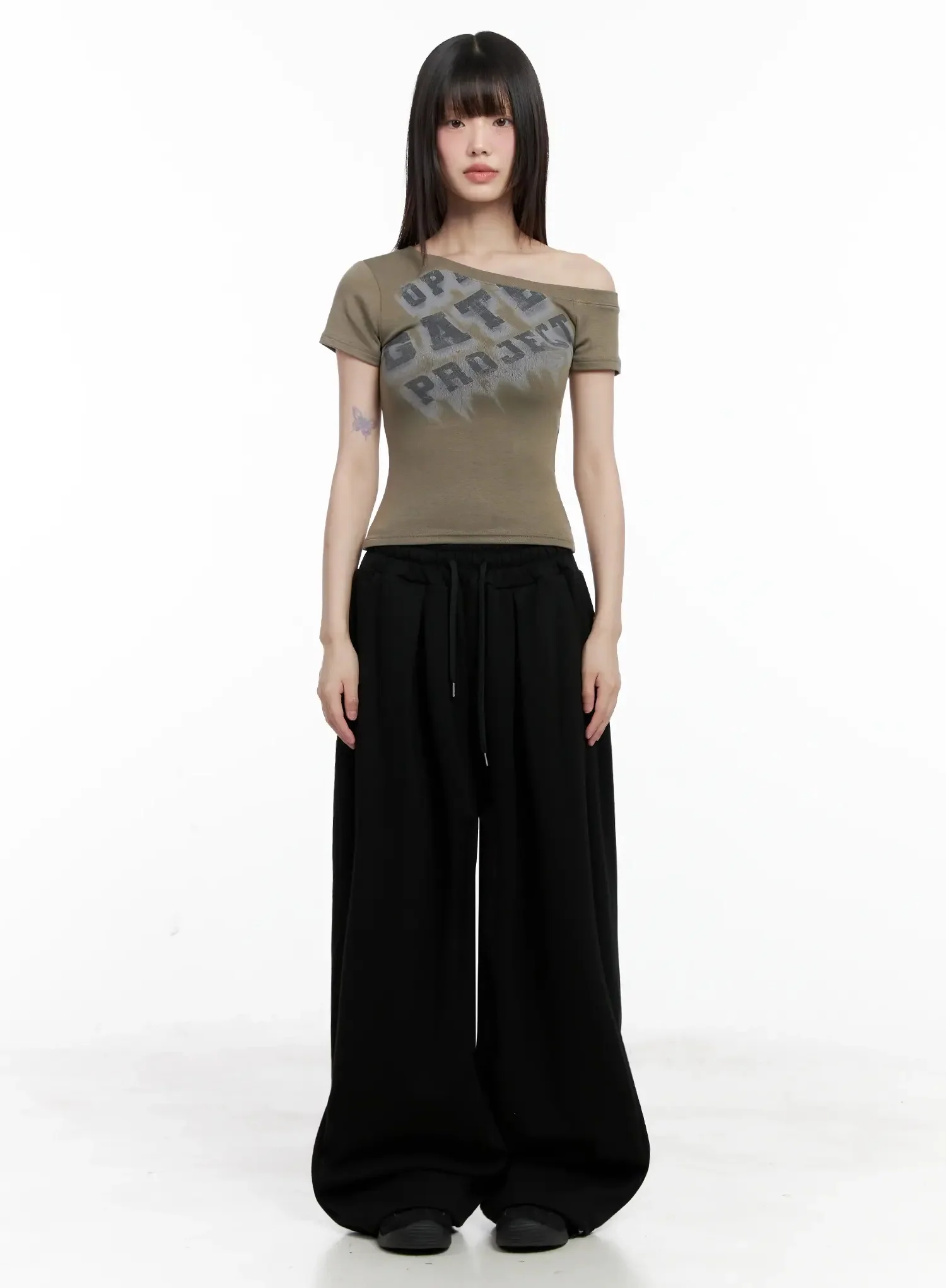 Asymmetric Off-Shoulder Graphic Top IL528 - Image 4