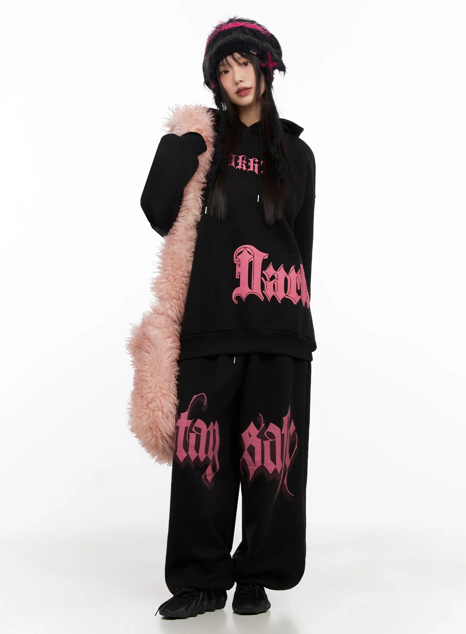Bold Graphic Sweatpants IN503 - Image 12