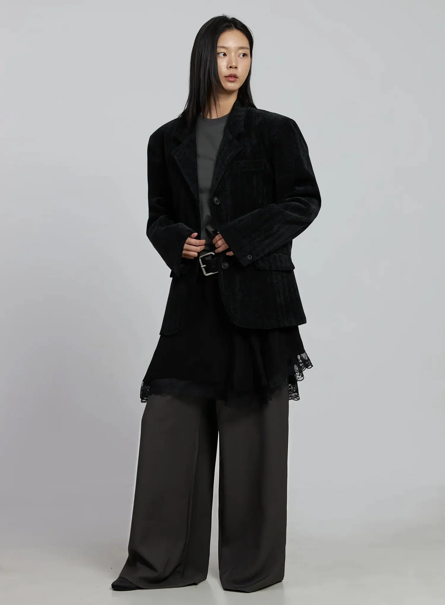 Classic Velvet Oversized Blazer IM520 - Image 4