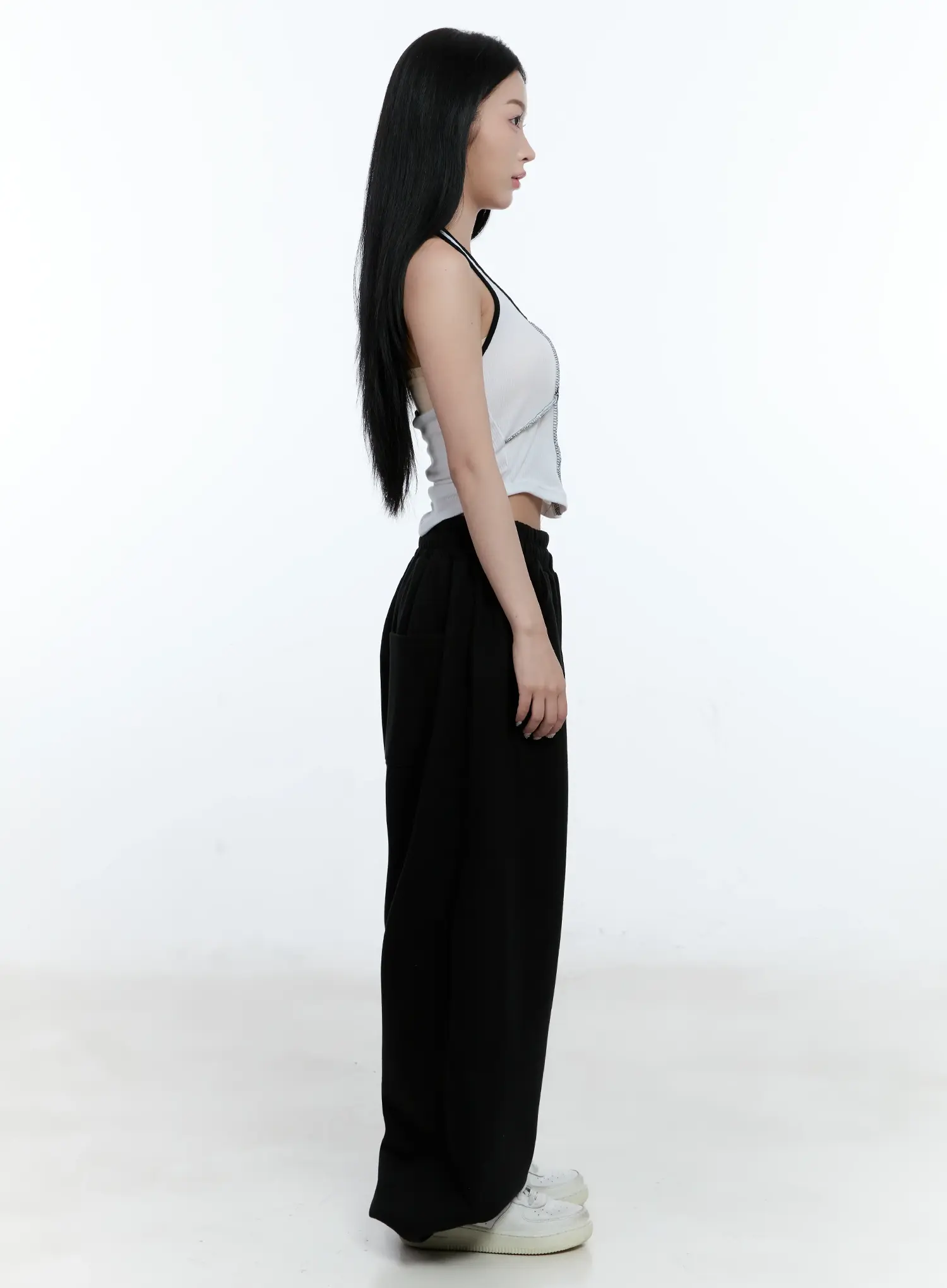 Contrast Chain Accent Halter Tank CL530 - Image 4
