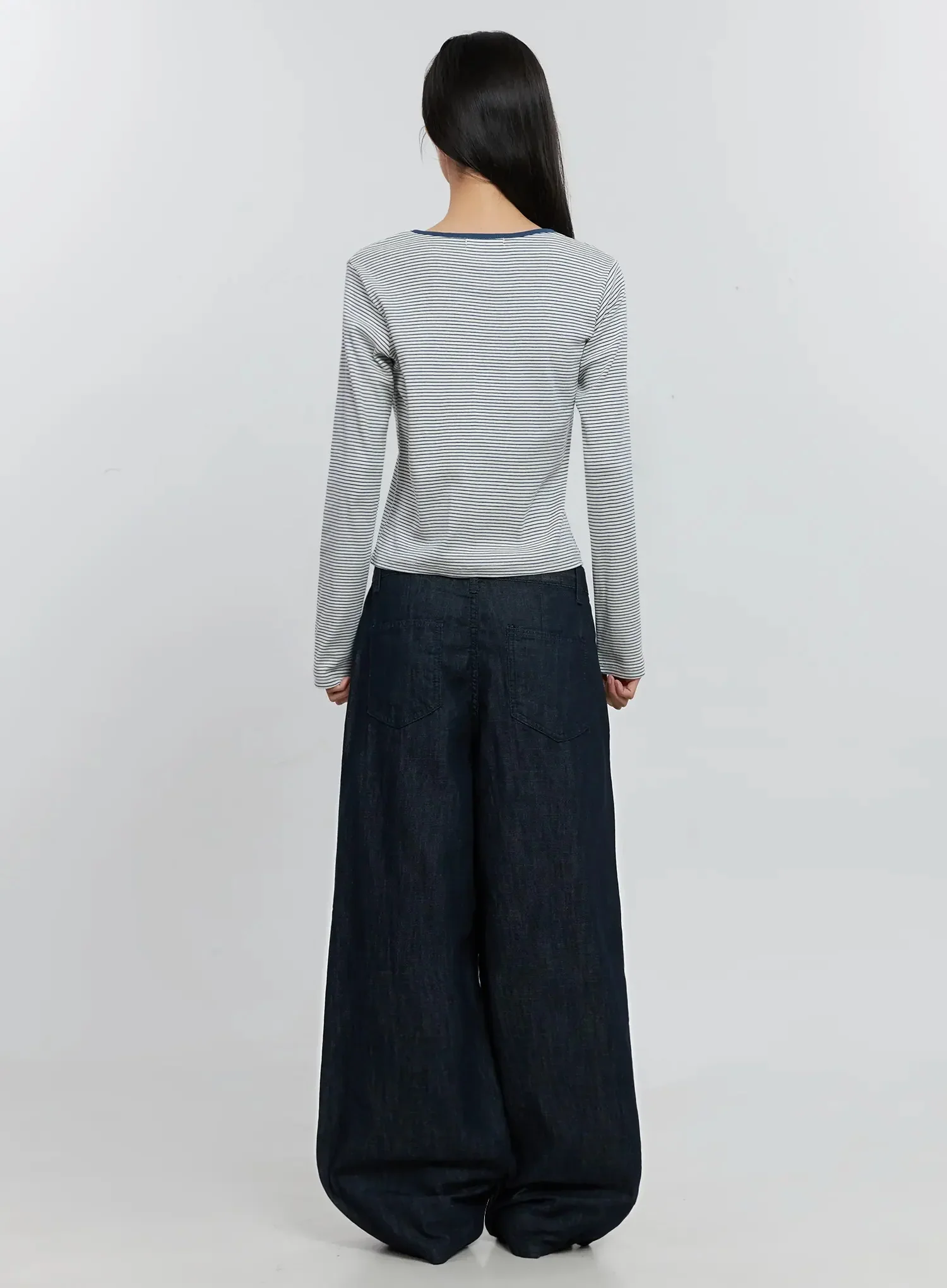 Elio Pintuck Wide-Leg Jeans IS516 - Image 12