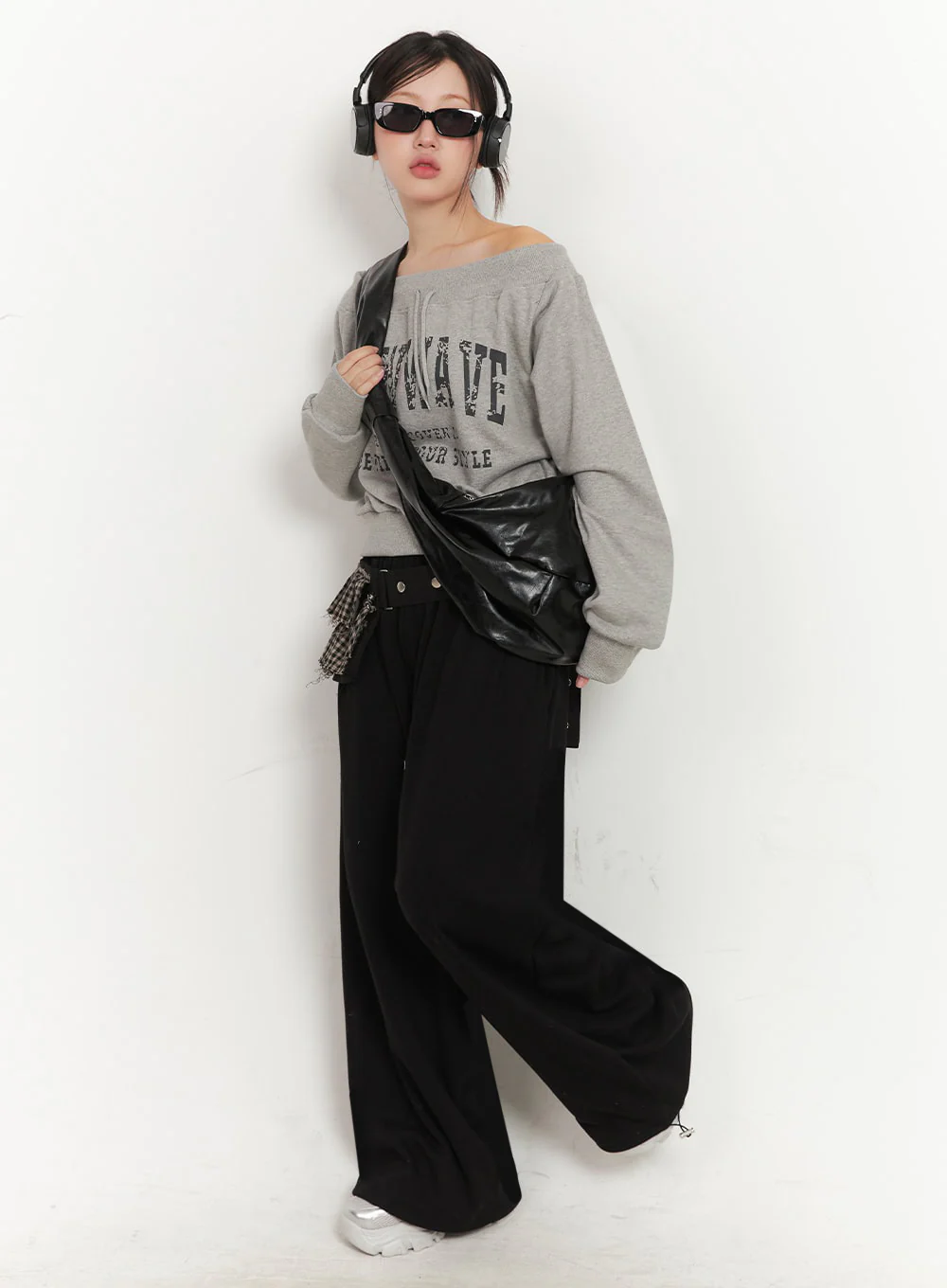 Faded Graphic Off-Shoulder String Sweatshirt IM528 - Image 4