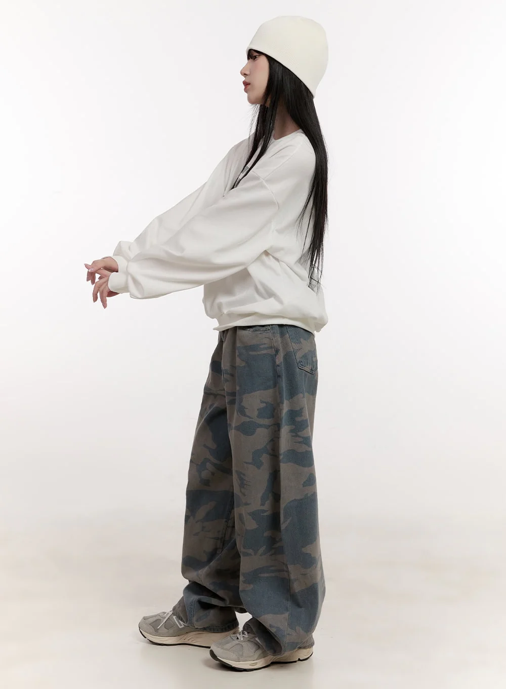 Graphic Loose-Fit Sweatshirt CJ529 - Image 3