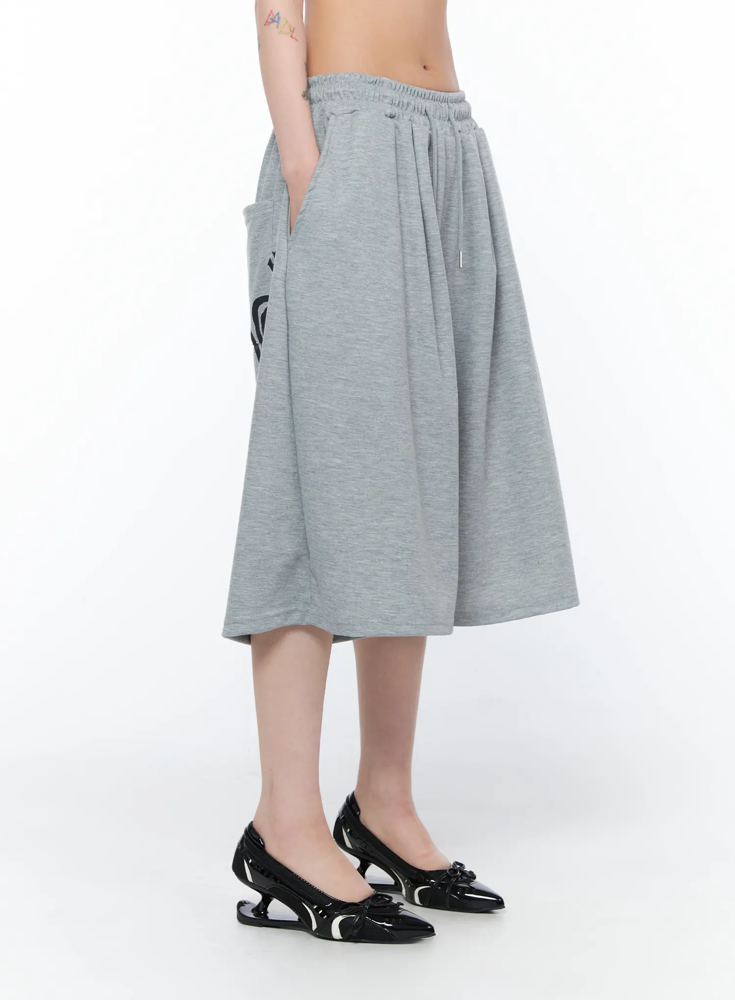 Graphic Print Sweat Shorts CA524 - Image 3