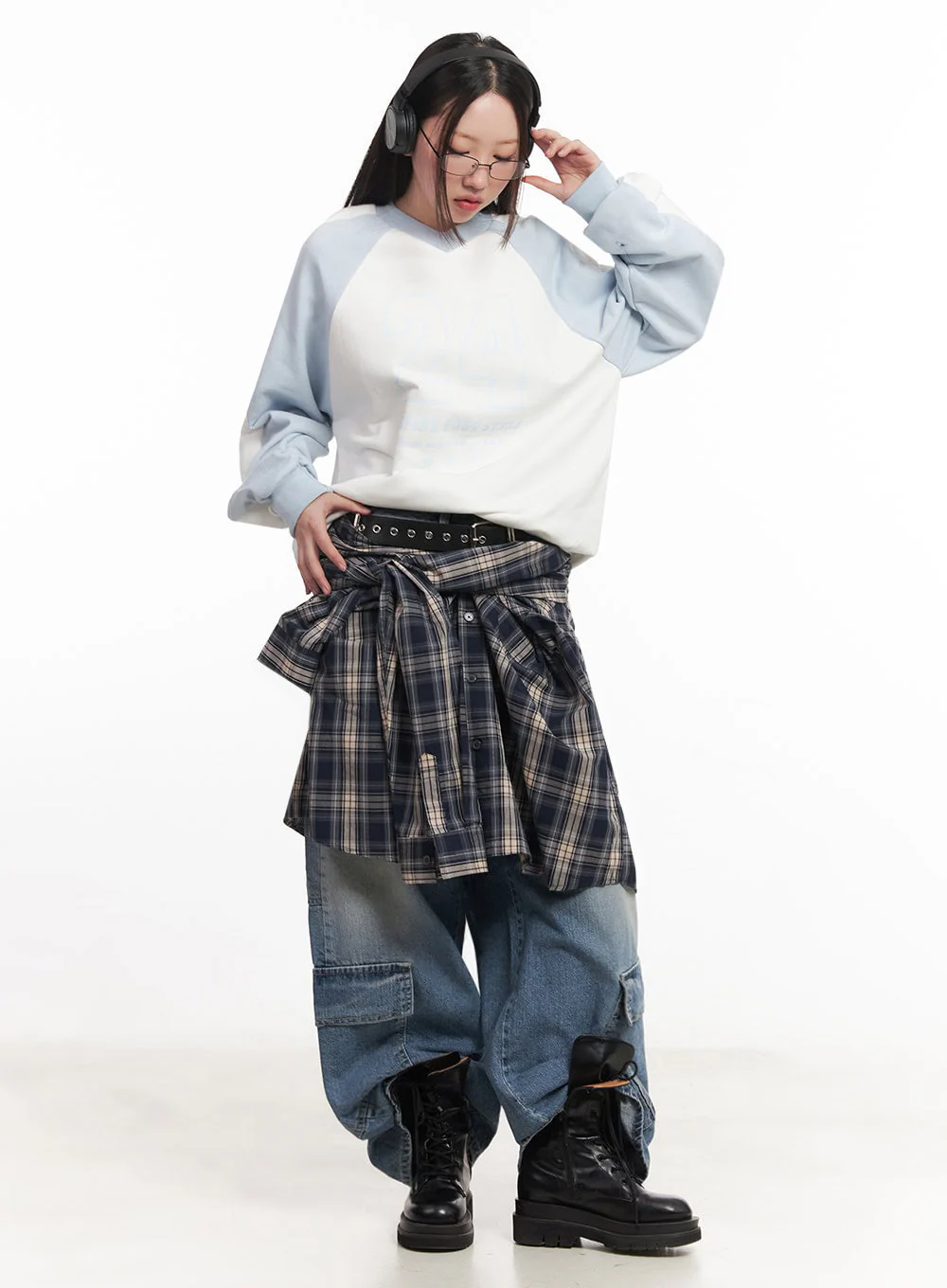 Graphic V-Neck Oversize Sweatshirt IM528 - Image 4