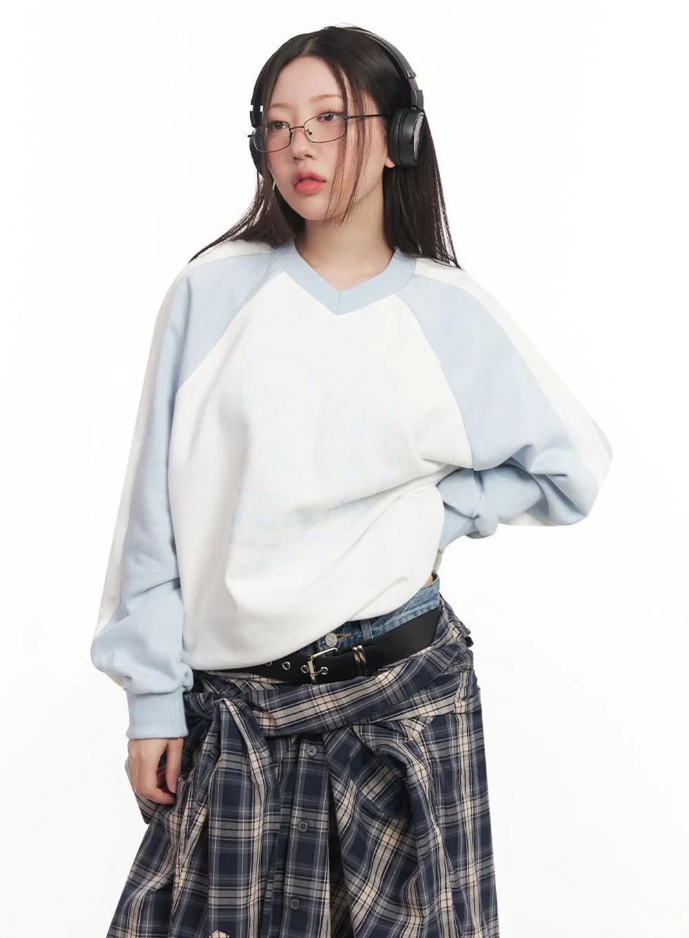 Graphic V-Neck Oversize Sweatshirt IM528 - Image 8