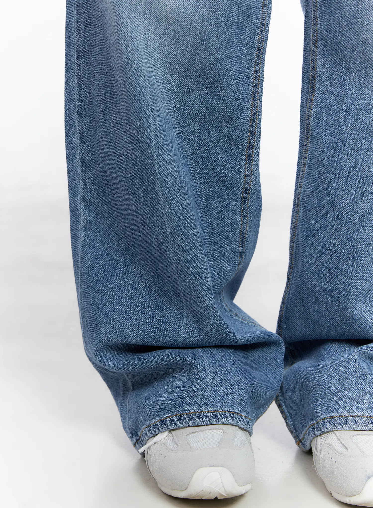 Jung Straight-Leg Washed Jeans CG521 - Image 4