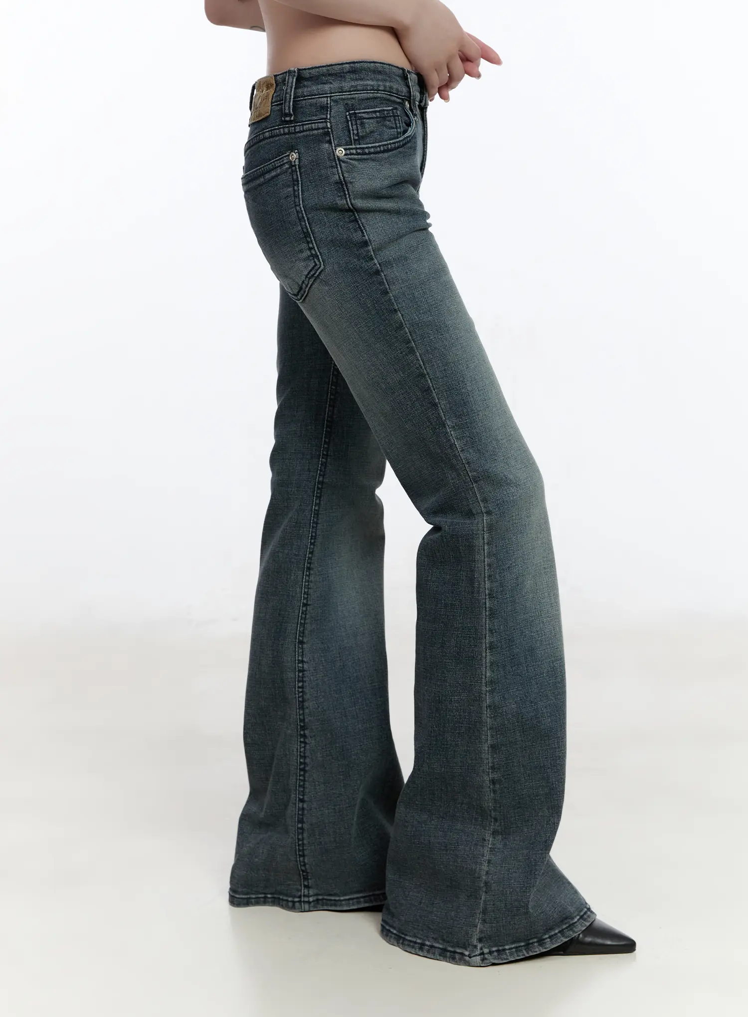 Kailani Low-Rise Washed Bootcut Flared Jeans CA501 - Image 3
