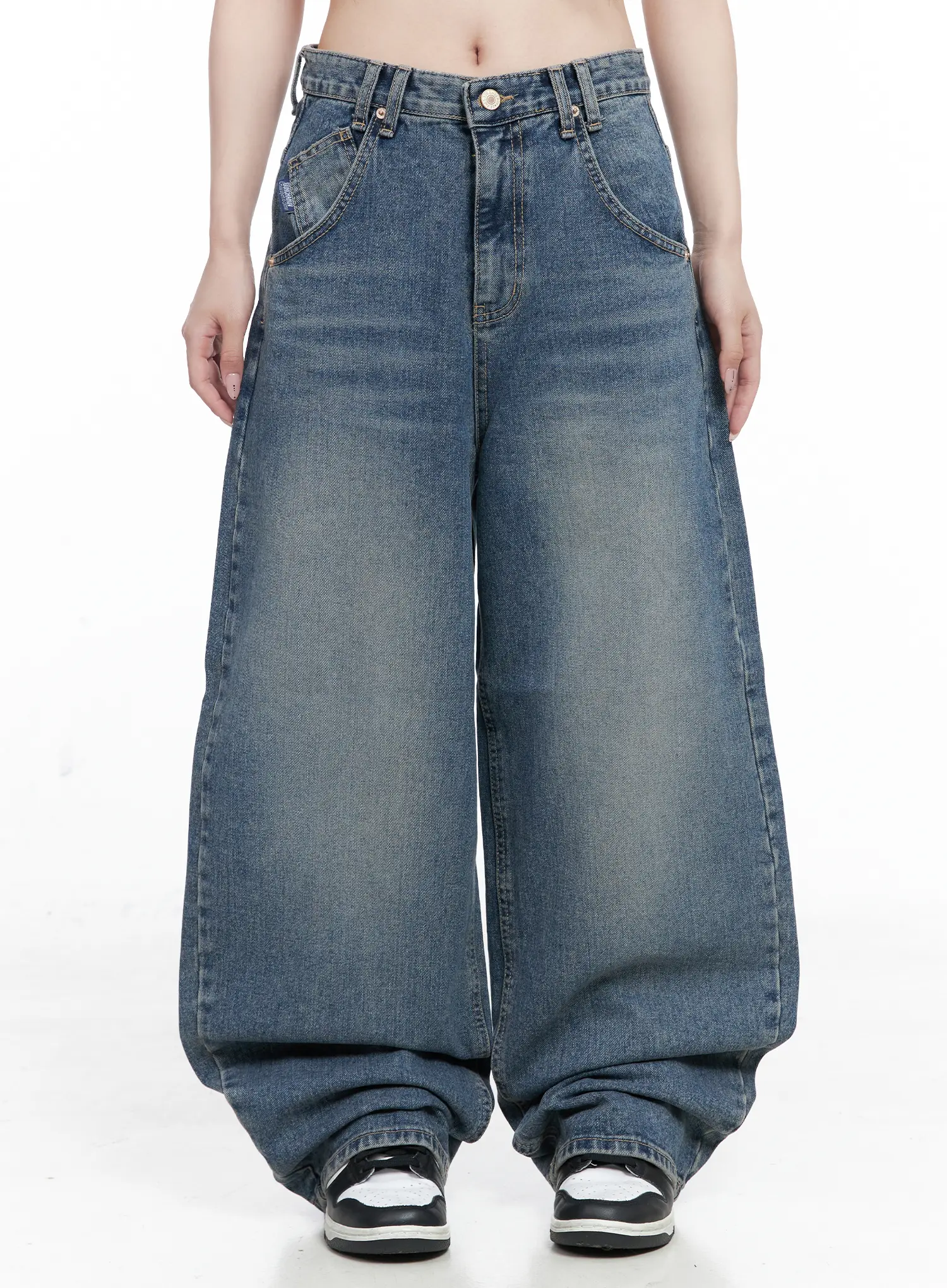 Laney Washed Wide-Leg Jeans CO520