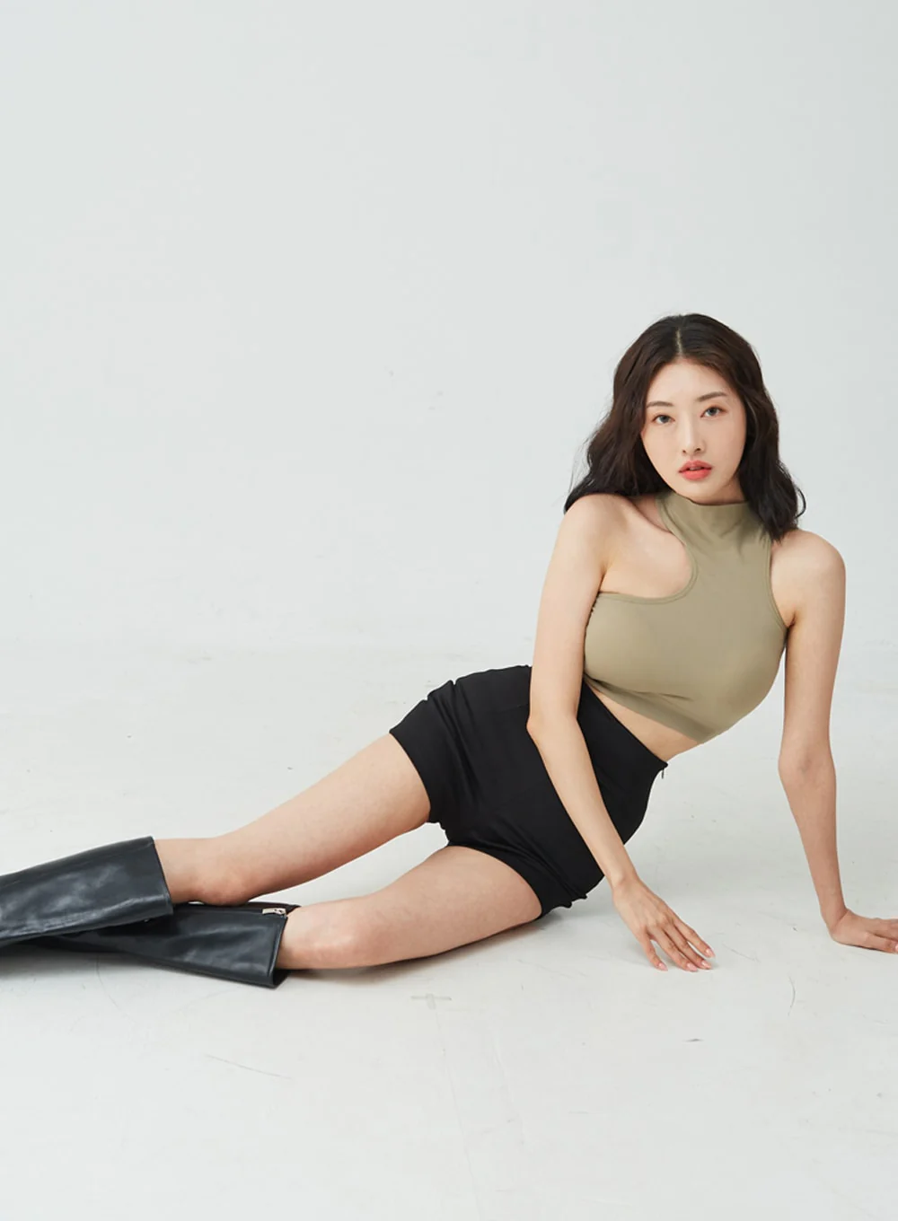 Line High Waist Half Pants IU26 - Image 11
