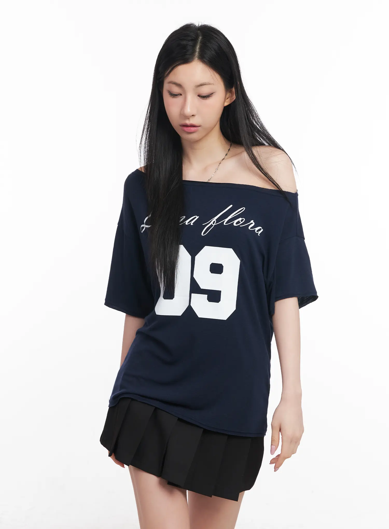 Loose-Fit One-Shoulder Graphic Tee CU511 - Image 10