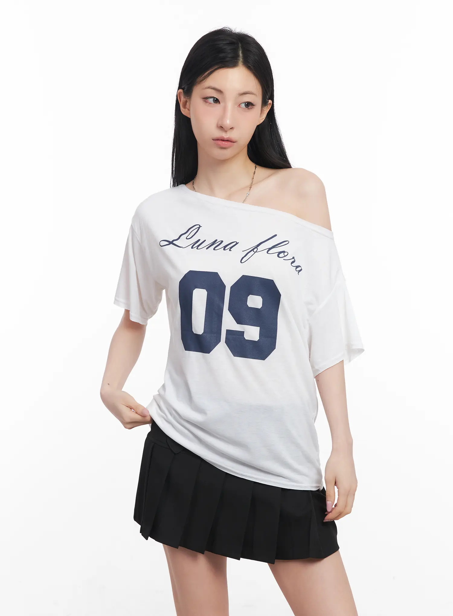 Loose-Fit One-Shoulder Graphic Tee CU511 - Image 11