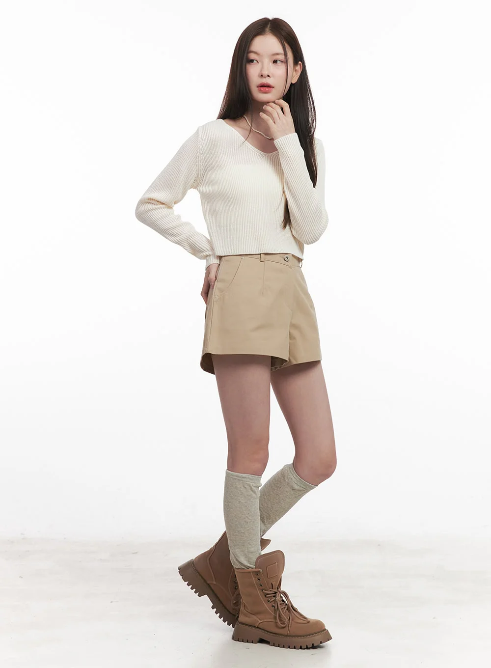 Loose-Fit V-Neck Crop Sweater CM512 - Image 5