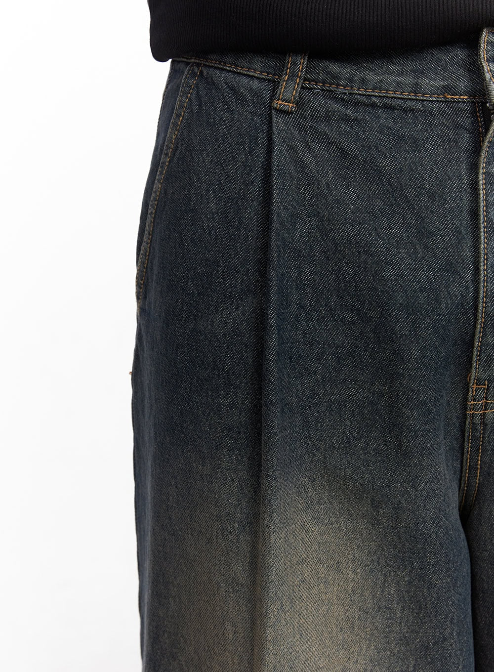 Men's Baggy Pintuck Jeans IY522 - Image 3