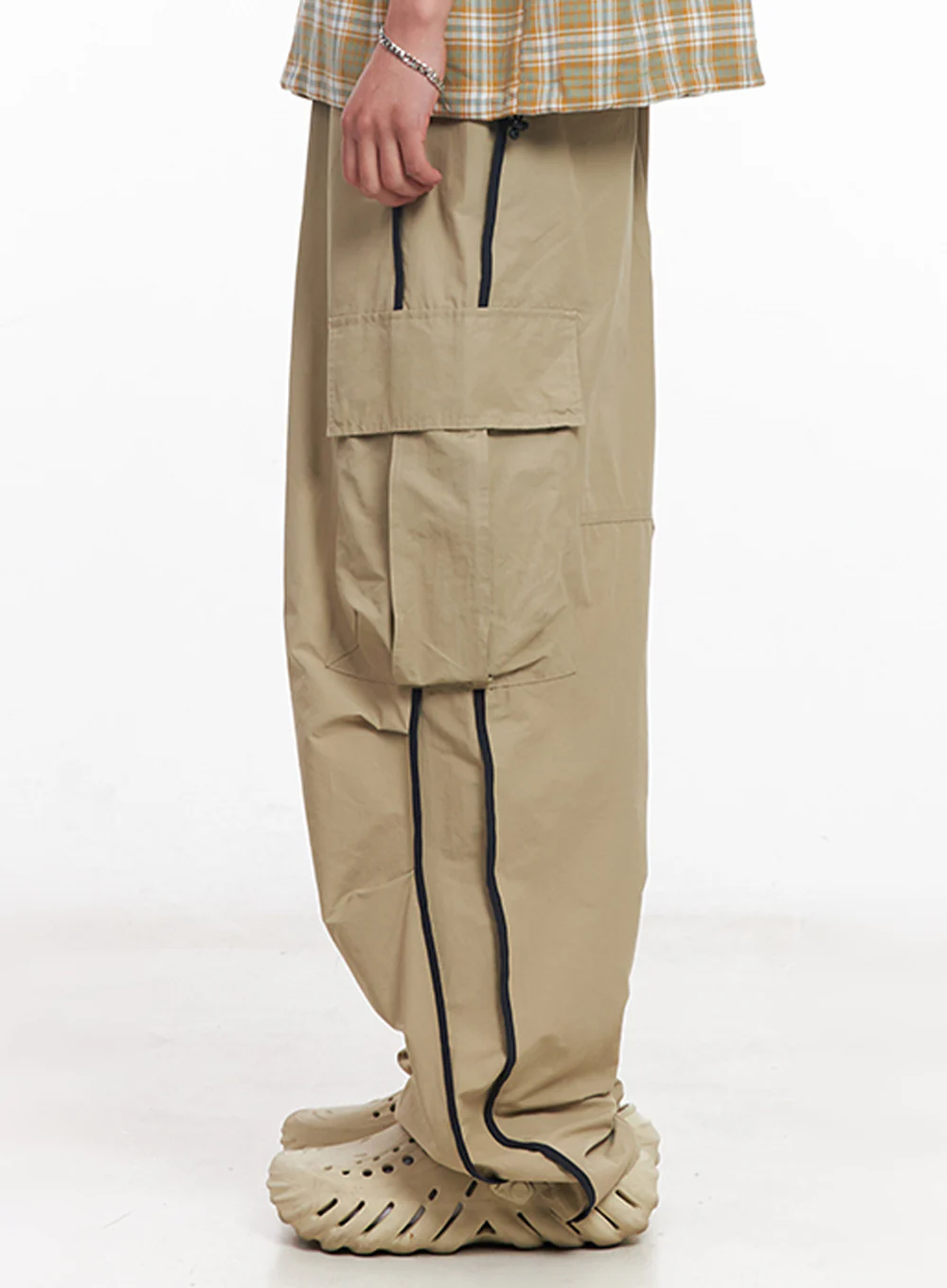 Men's Cargo Balloon-Fit Windbreaker Pants (Beige) IU512 - Image 5