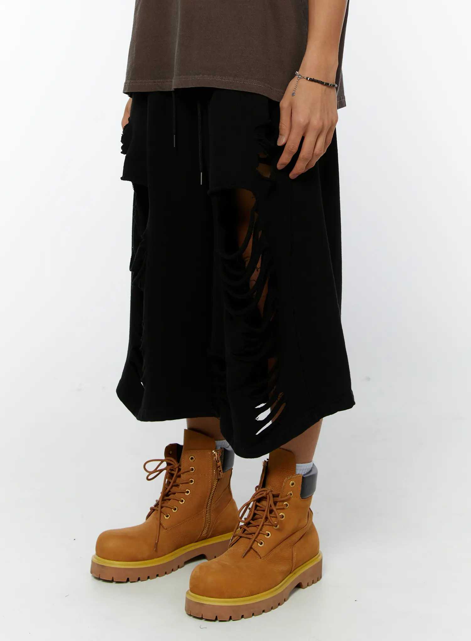 Men's Distressed Bermuda Shorts IY514 - Image 7