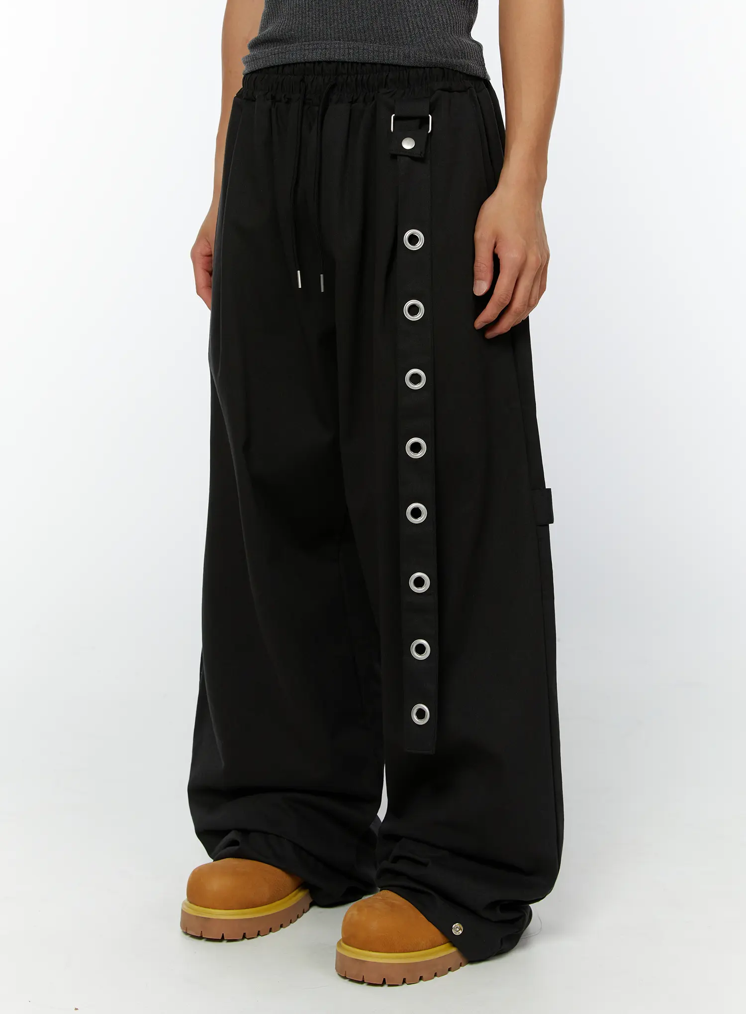 Men's Eyelet Detail Wide-Leg Pants IY508 (Black)