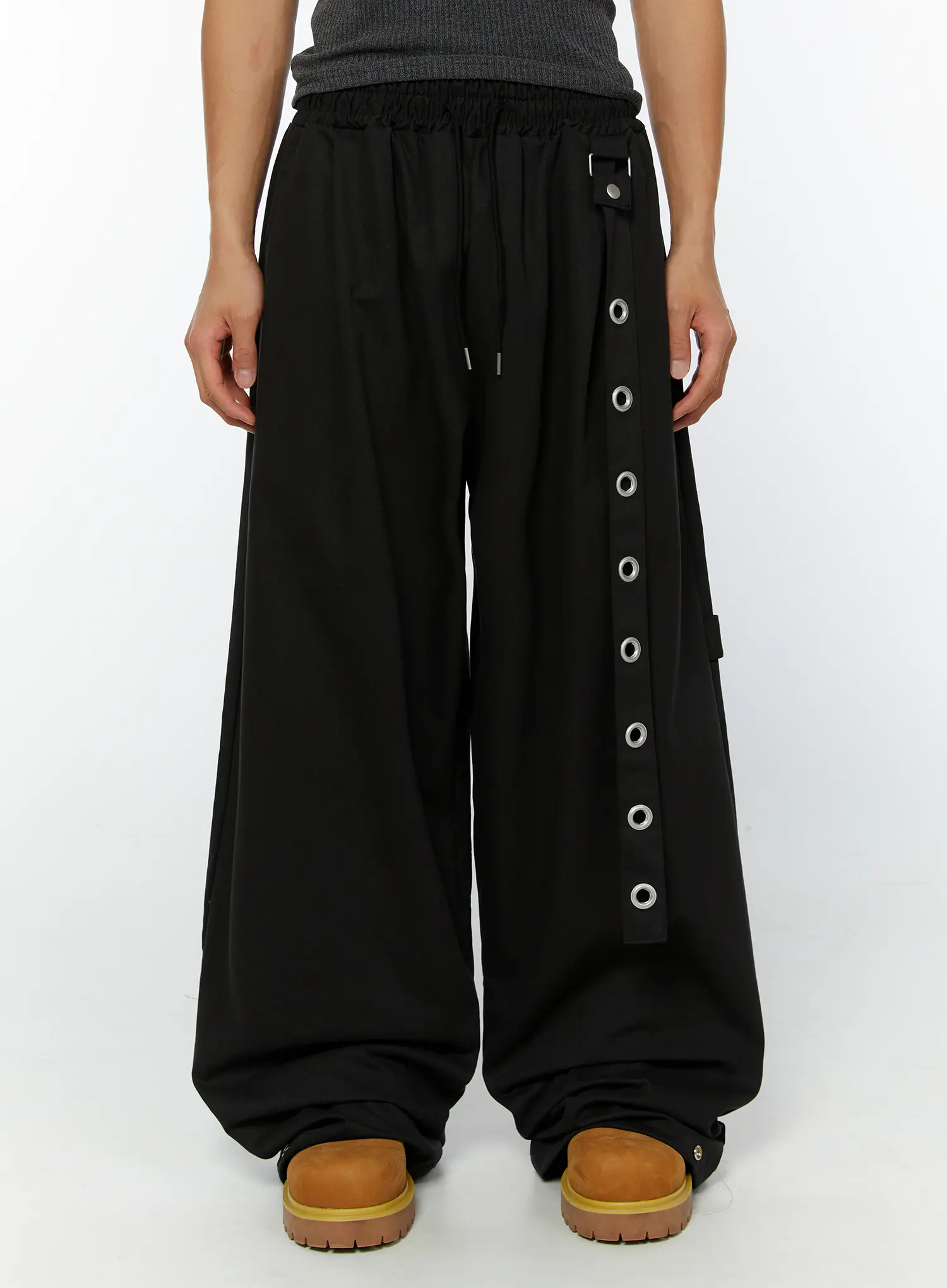 Men's Eyelet Detail Wide-Leg Pants IY508 (Black) - Image 4