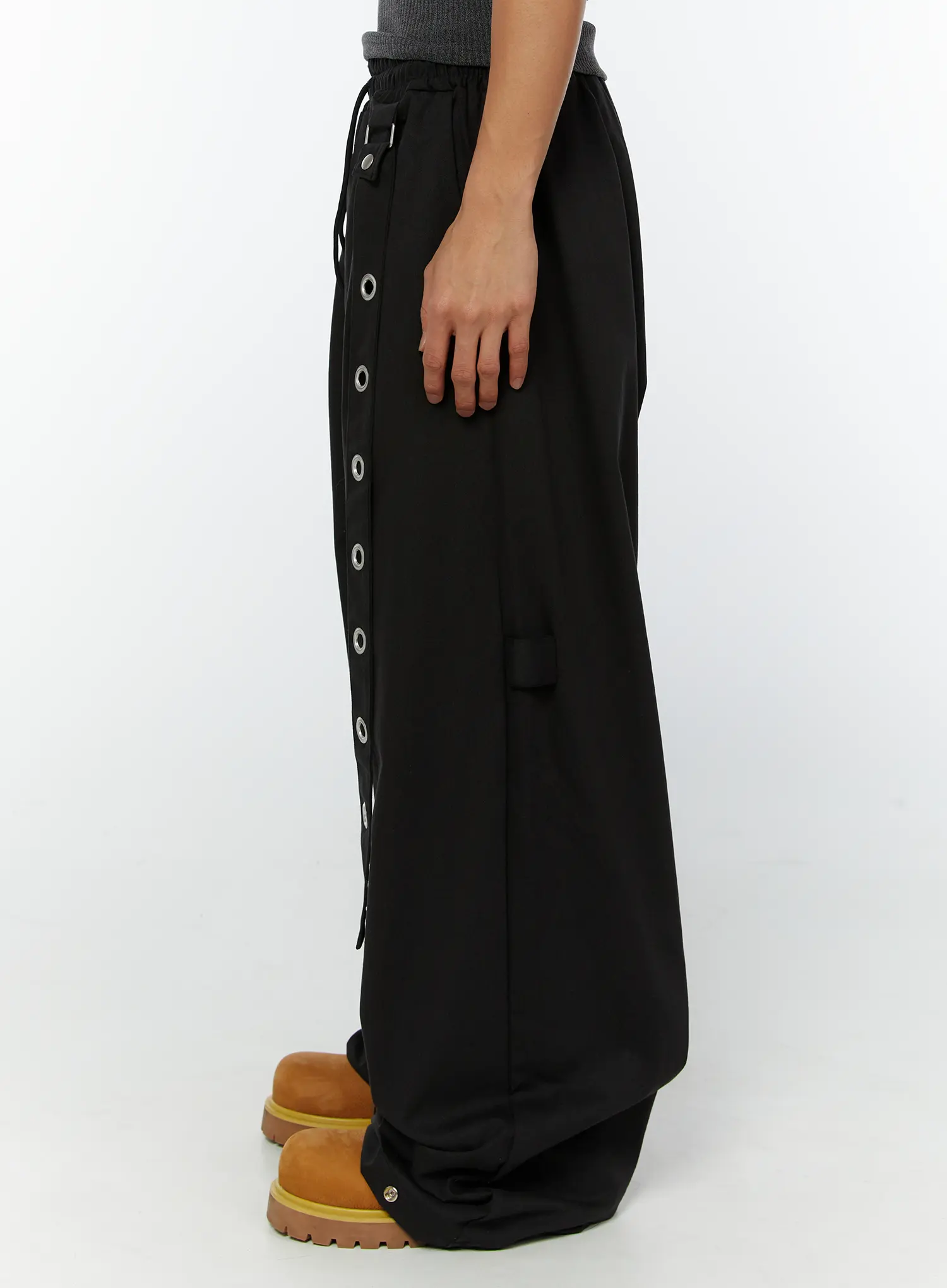 Men's Eyelet Detail Wide-Leg Pants IY508 (Black) - Image 7
