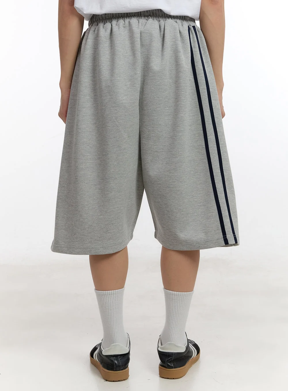 Men's Graphic Wide-Fit Sweat Shorts IA504 - Image 6