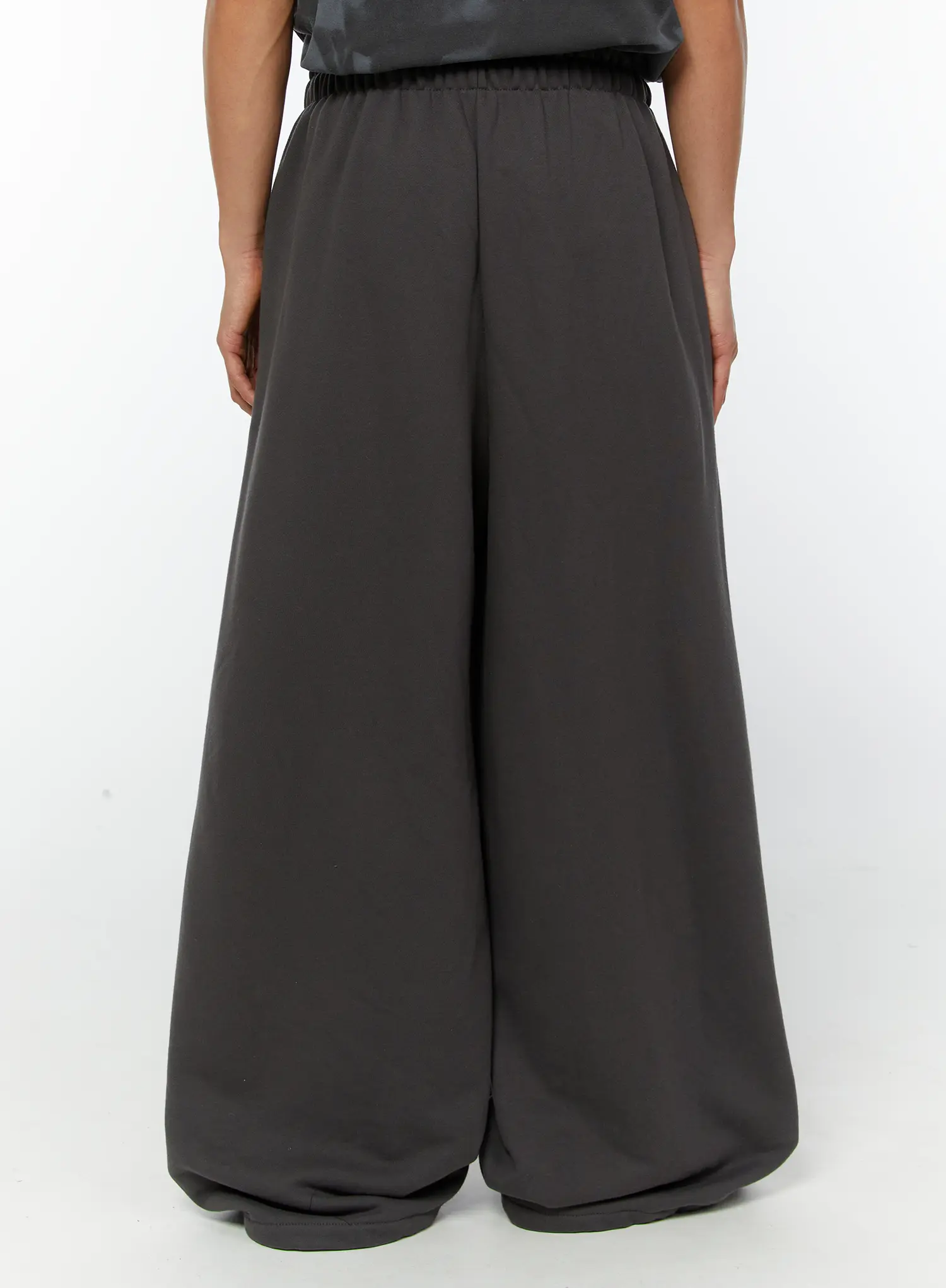 Men's Graphic Wide Leg Sweatpants (Dark Gray) IY513 - Image 2
