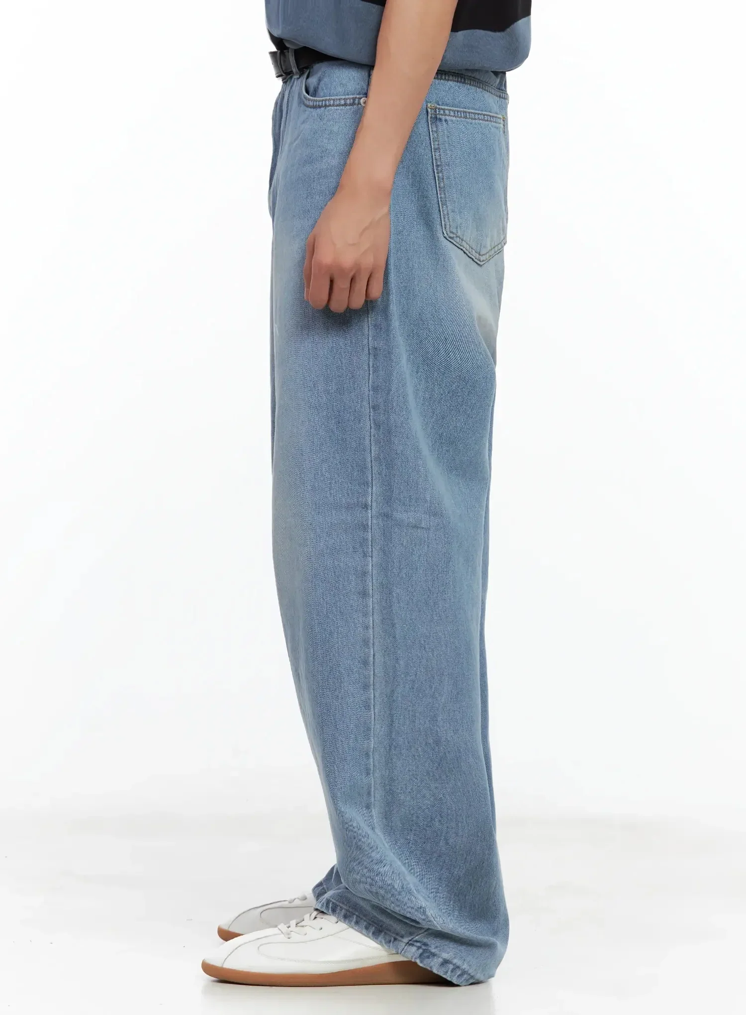 Men's Light-Wash Relaxed Jeans IL516 - Image 11