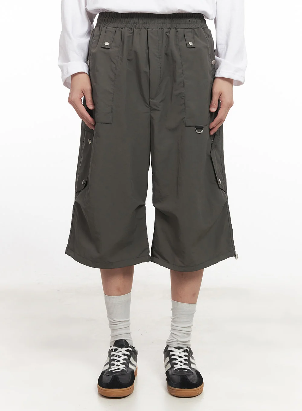 Men's Nylon Pocketed Wide-Fit Shorts IA510 - Image 2