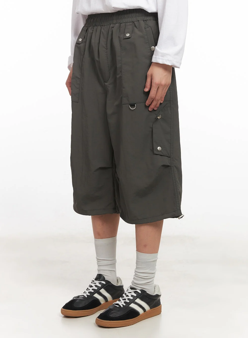 Men's Nylon Pocketed Wide-Fit Shorts IA510 - Image 3