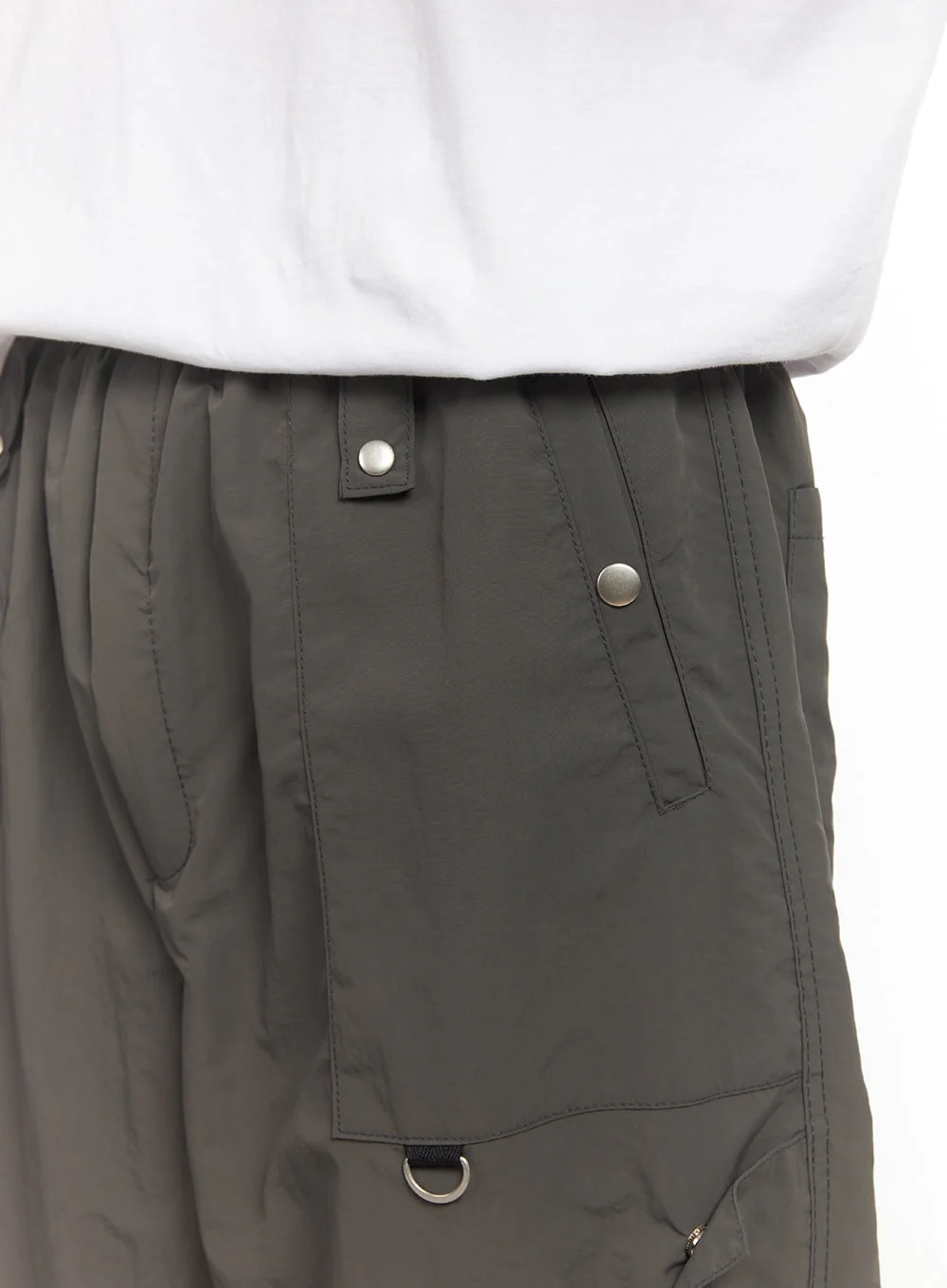 Men's Nylon Pocketed Wide-Fit Shorts IA510 - Image 4