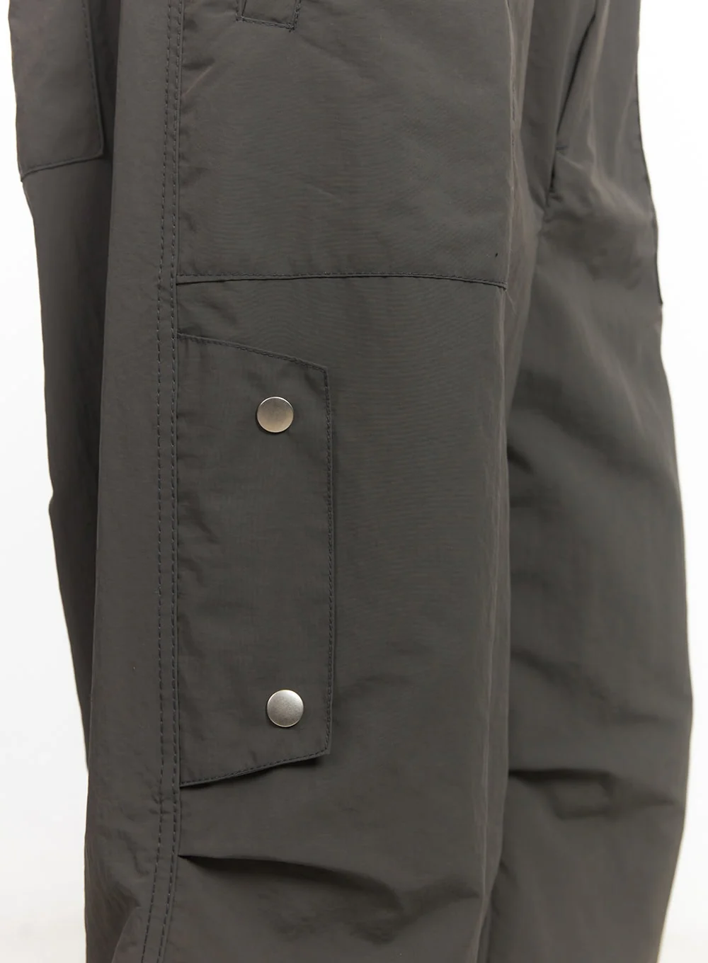 Men's Nylon Pocketed Wide-Fit Shorts IA510 - Image 5