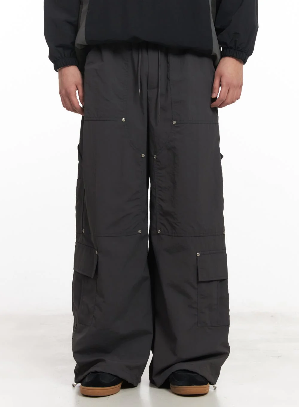 Men's Nylon Wide-Fit Cargo Pants IM517 - Image 2