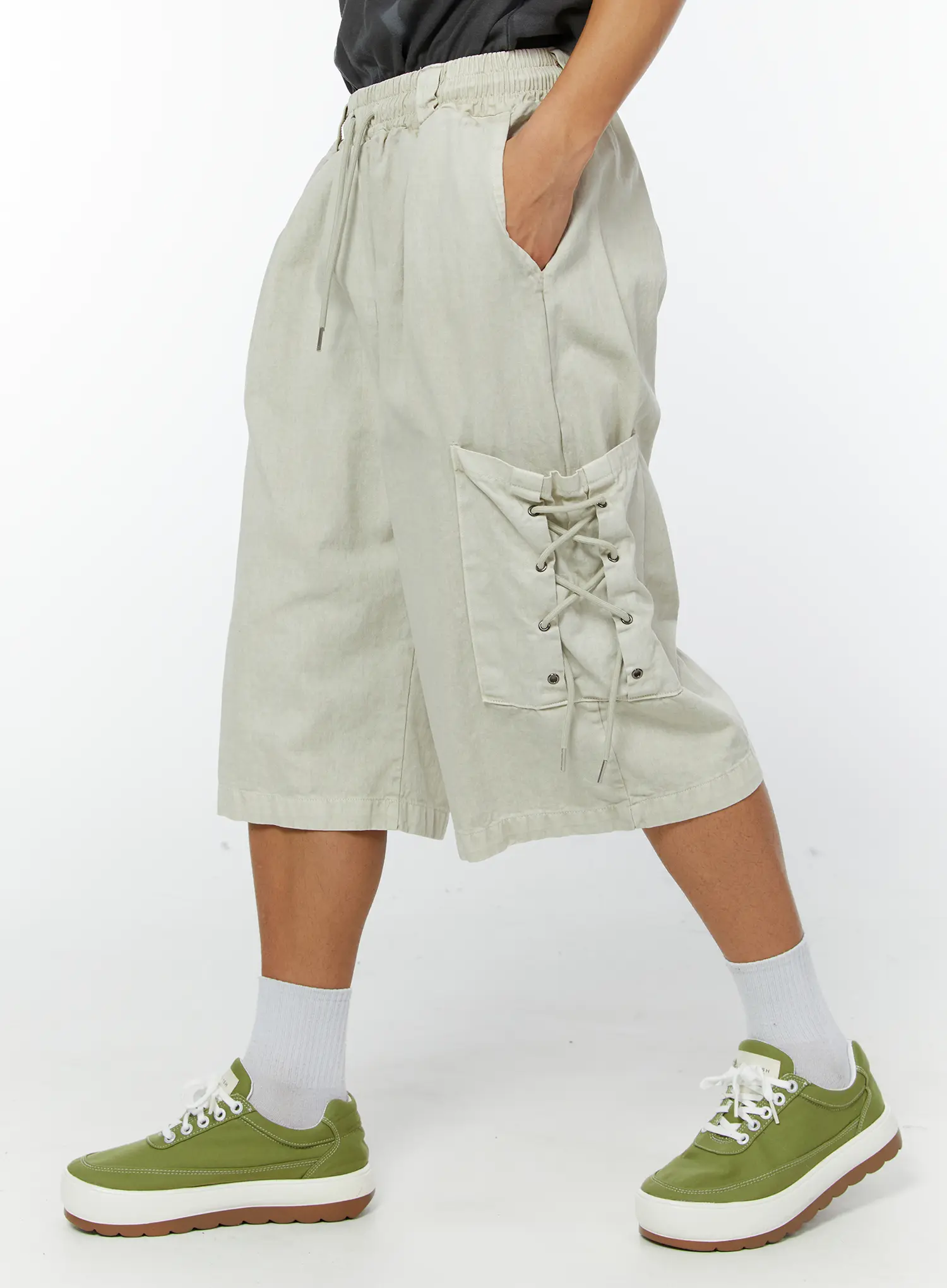Men's Pigment Dyed Bermuda Shorts (Light Beige) IY513
