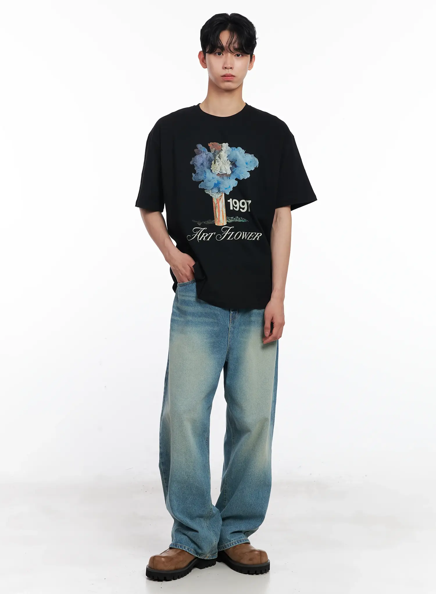 Men's Relaxed Light Blue-Wash Jeans IL501 - Image 11