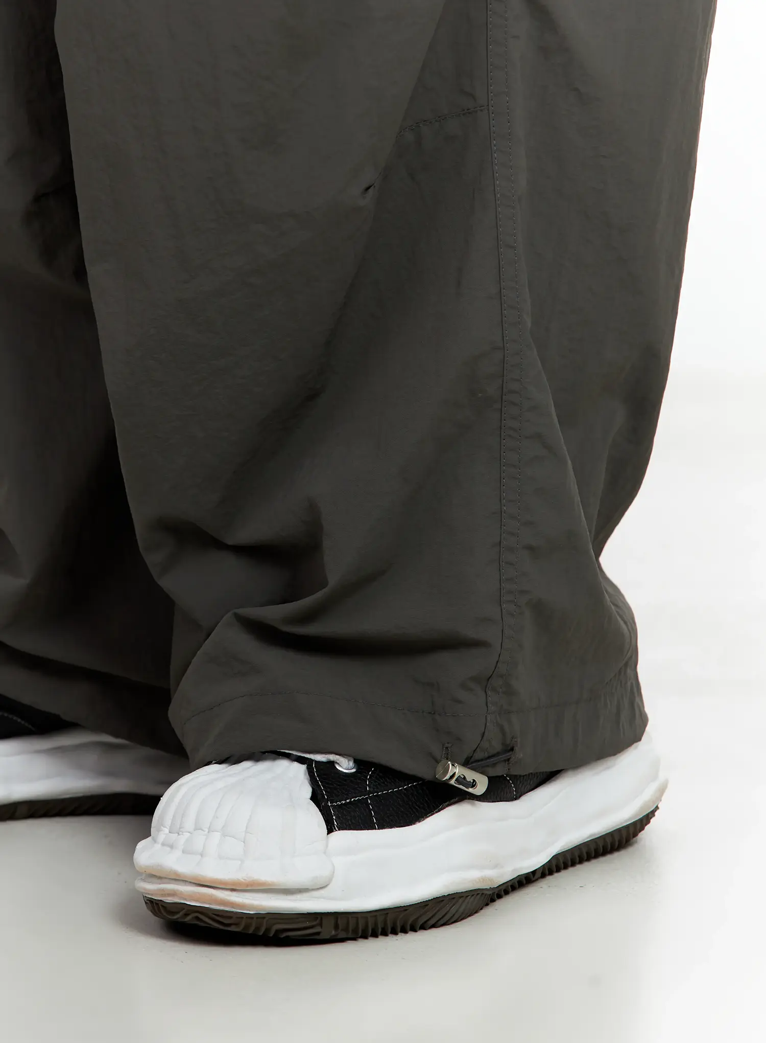 Men's Seam Detail Balloon-Fit Drawstring Pants IL511 - Image 9