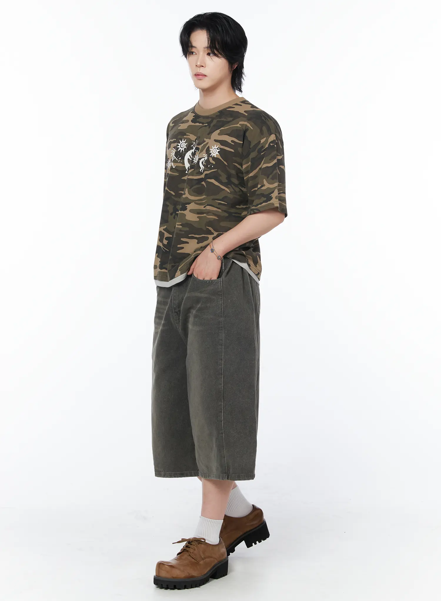 Men's Side Pintuck Bermuda Shorts IY519 - Image 3