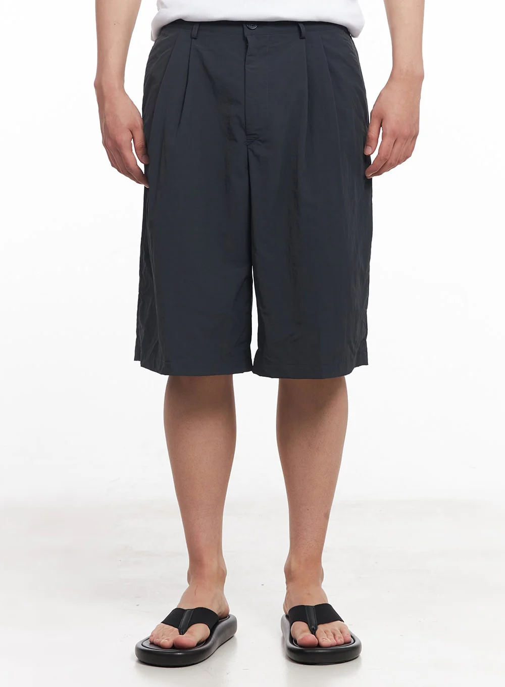 Men's Wide-Fit Nylon Pintuck Shorts IY522 - Image 2