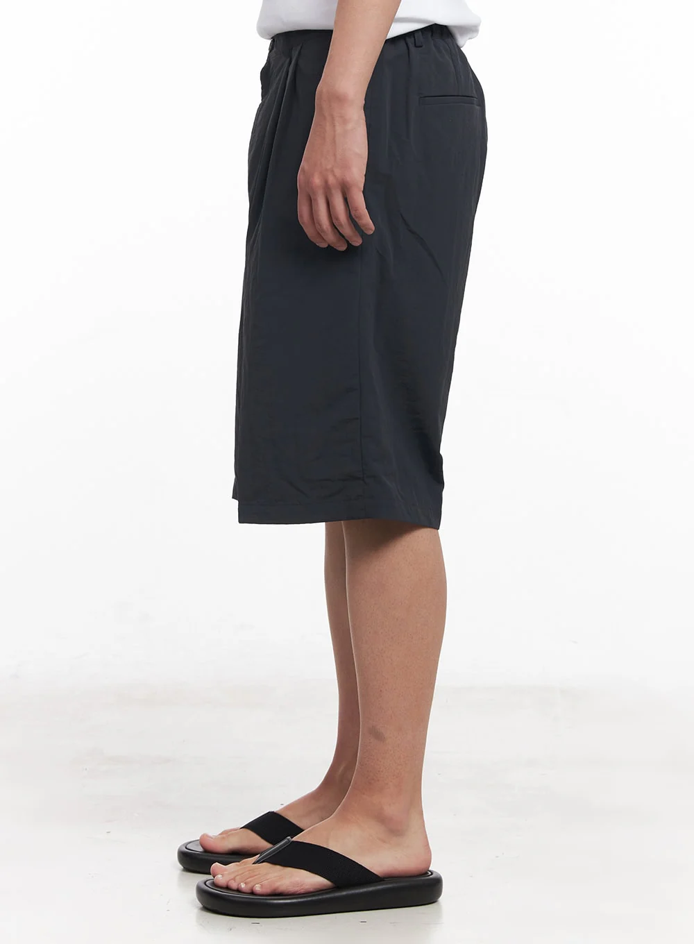 Men's Wide-Fit Nylon Pintuck Shorts IY522 - Image 4