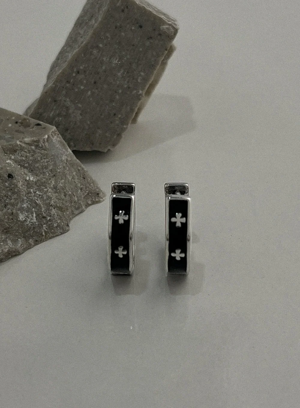 Mini Cross Ring Earrings IL415 - Image 2