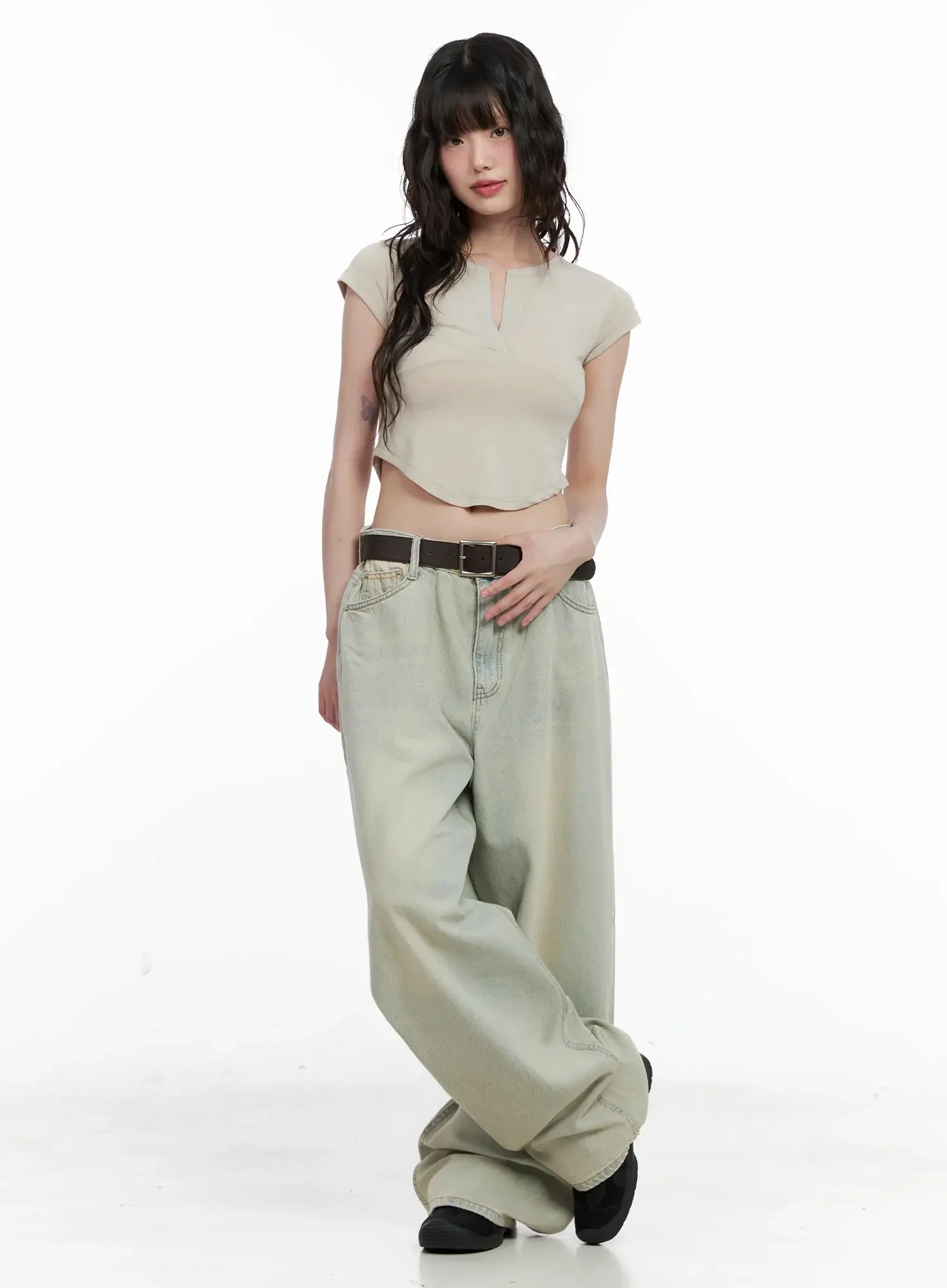 Minimalist V-Neck Crop Top IL531 - Image 6