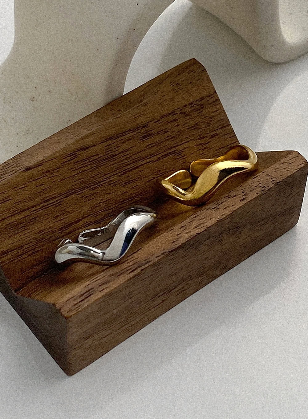 Newton Flowing Curve Ring IA524 - Image 3