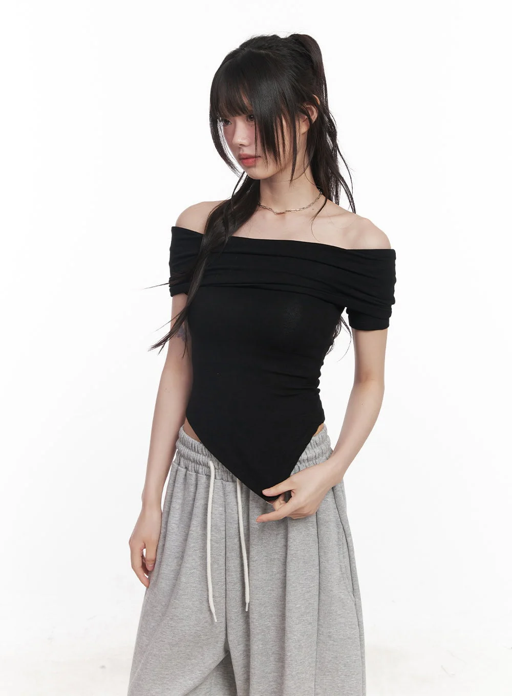 Off-Shoulder Asymmetric Crop Top CY521 - Image 9
