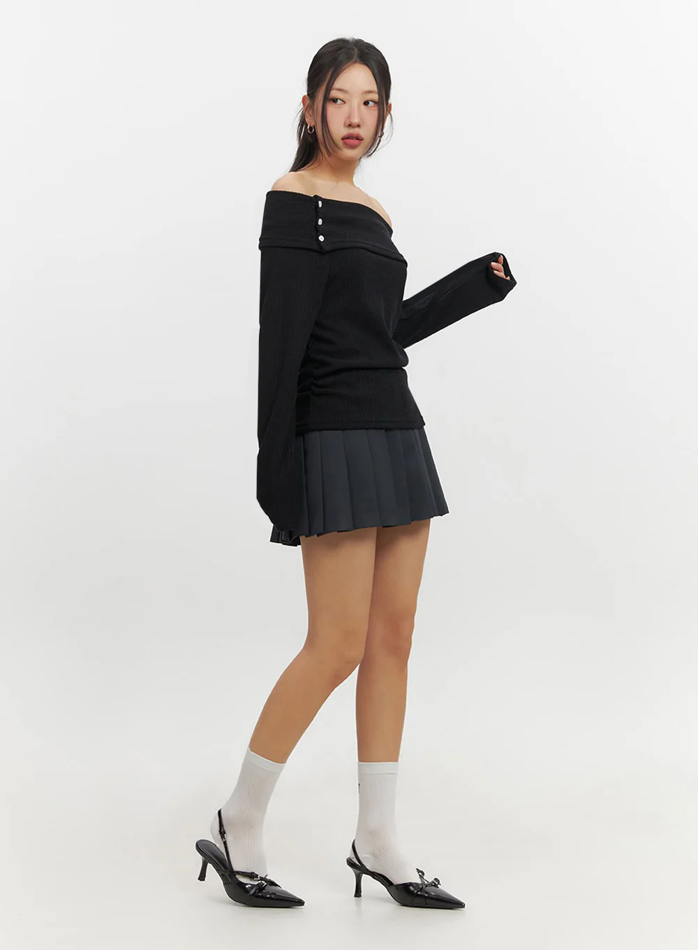 Off-Shoulder Buttoned Long-Sleeve Top IF510 - Image 10