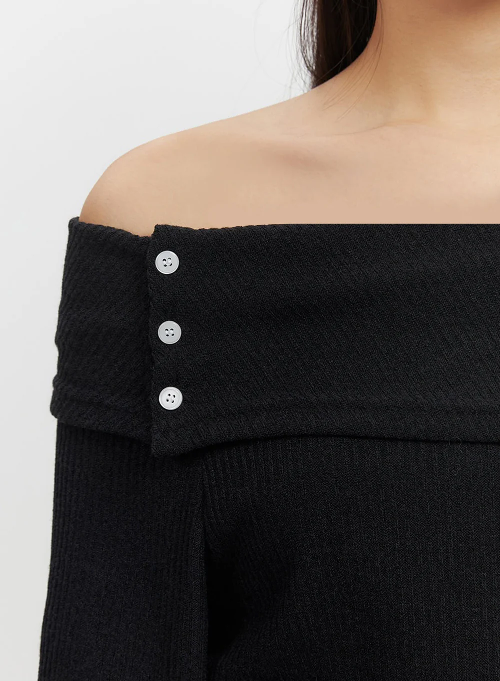 Off-Shoulder Buttoned Long-Sleeve Top IF510 - Image 3