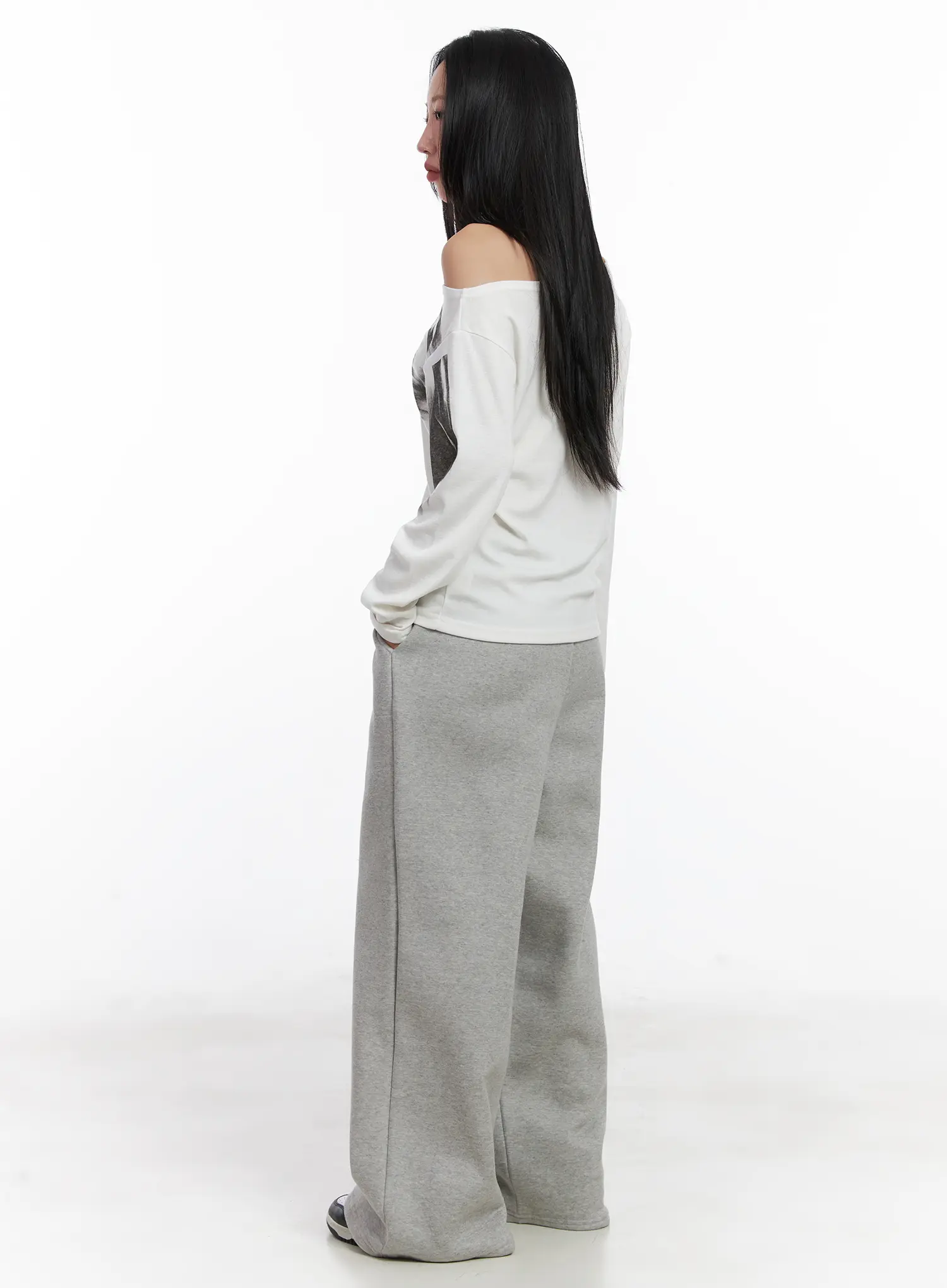 Off-Shoulder Long Sleeve Graphic Top CN528 - Image 4