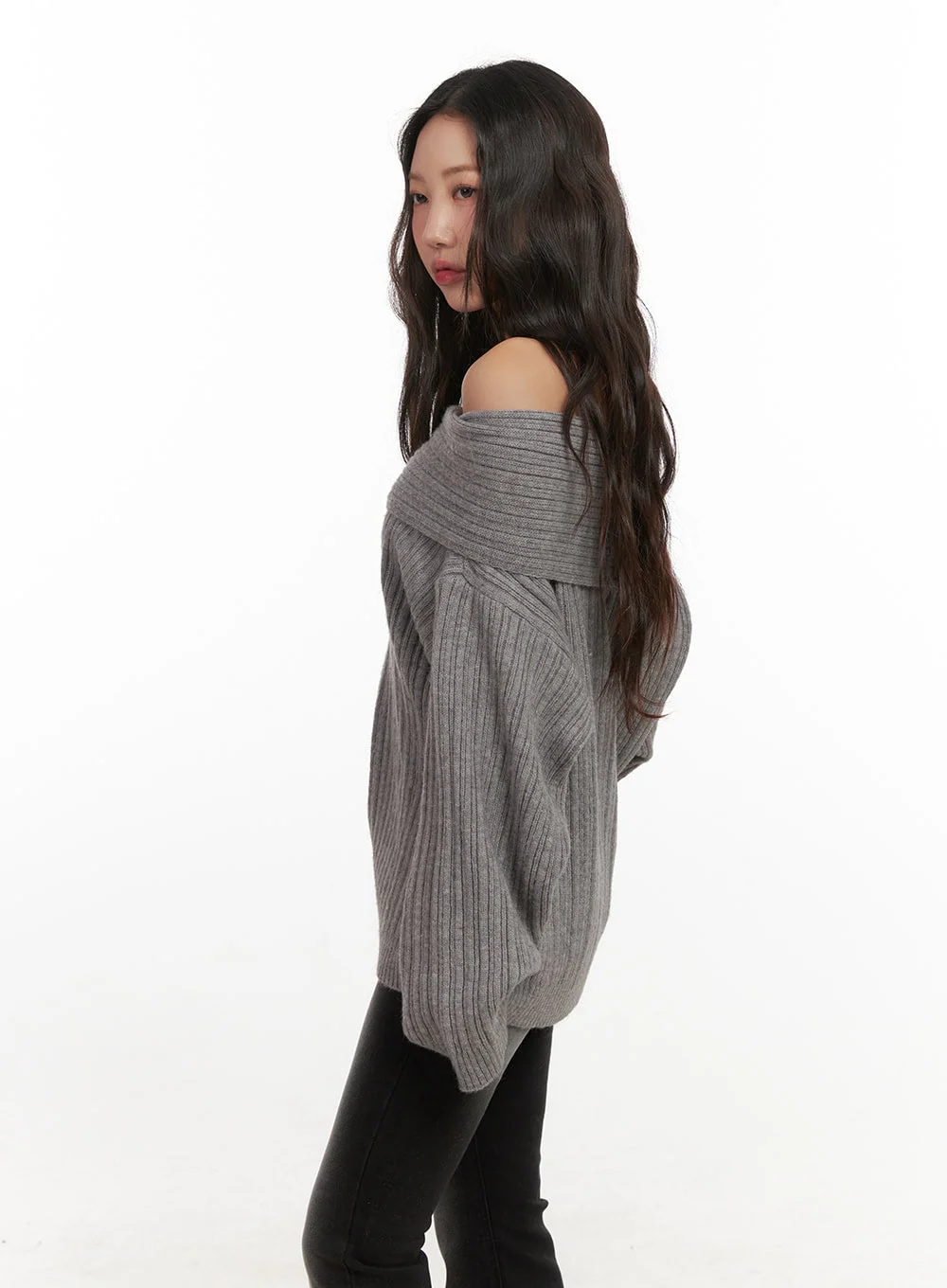Oversized Off-Shoulder Sweater CN426 - Image 4