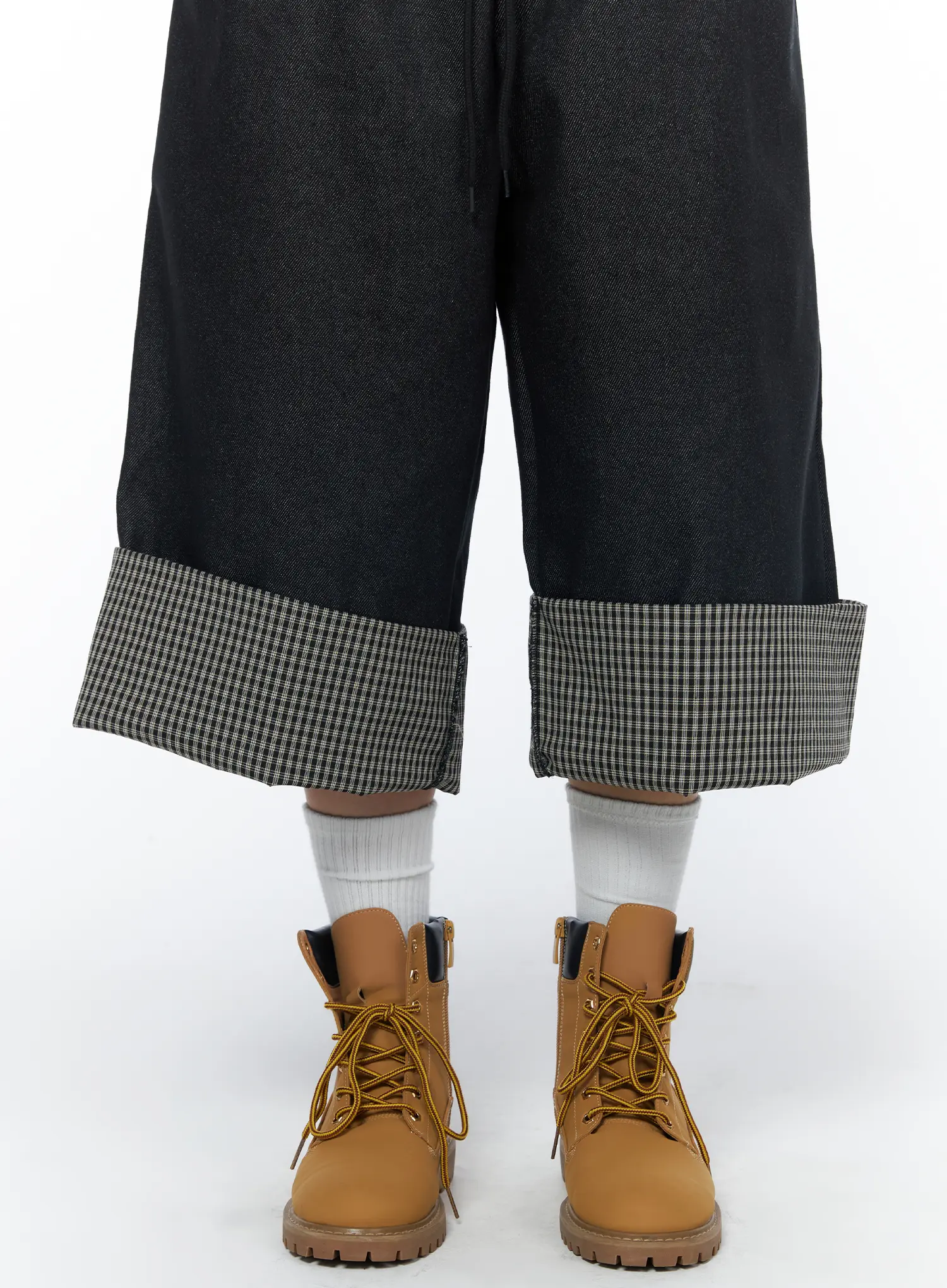 Plaid Wide Bermuda Shorts CA517 - Image 10