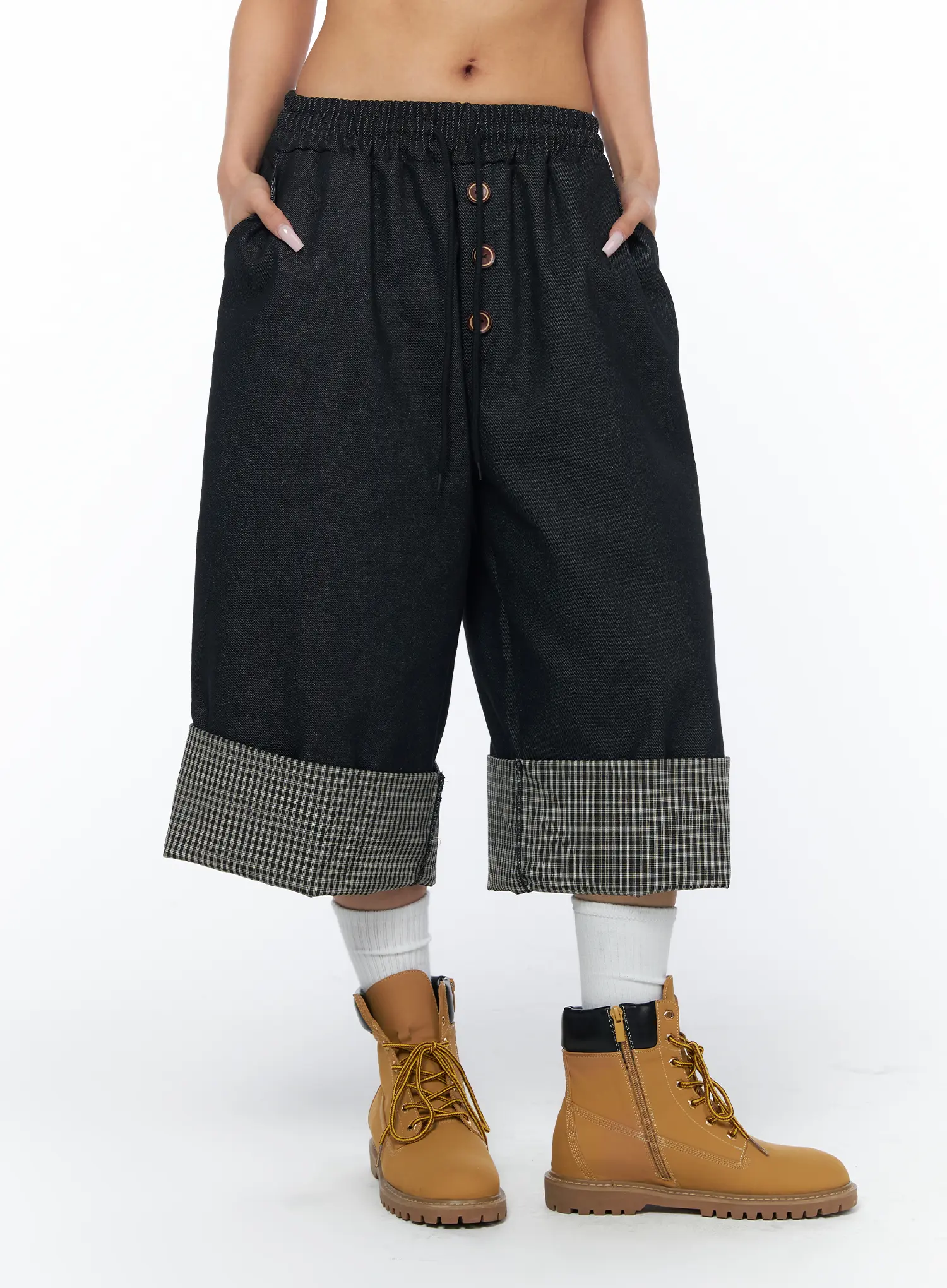 Plaid Wide Bermuda Shorts CA517 - Image 11