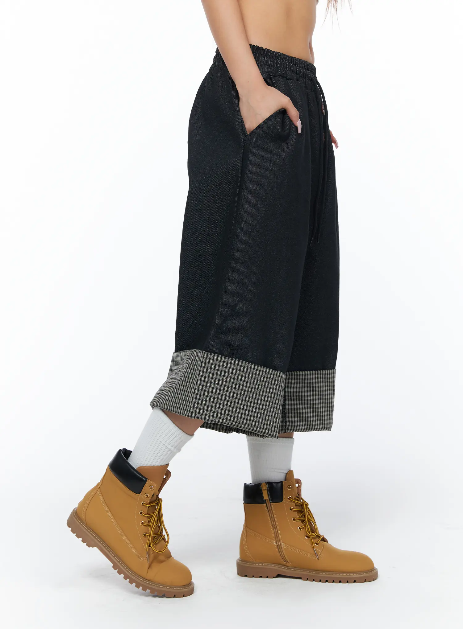 Plaid Wide Bermuda Shorts CA517 - Image 3