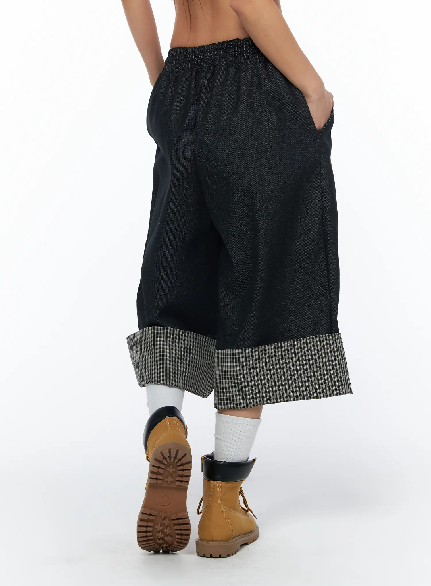 Plaid Wide Bermuda Shorts CA517 - Image 4